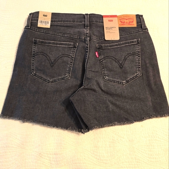 NWT Levis Ladies Distressed Black Mid Length Denim Shorts - Picture 2 of 3